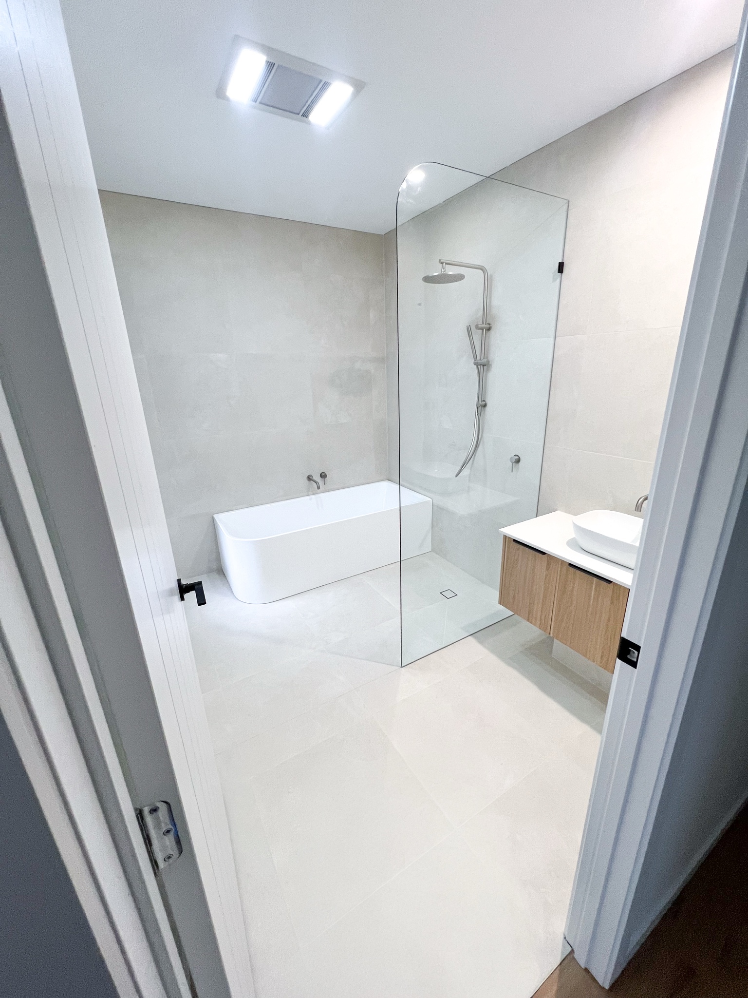 Third view of the new-build main suite